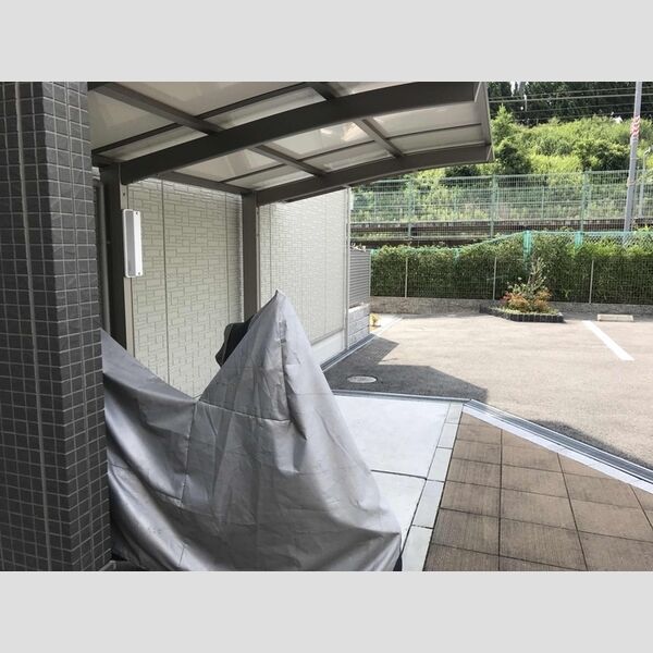 現地周辺 (駐輪場)