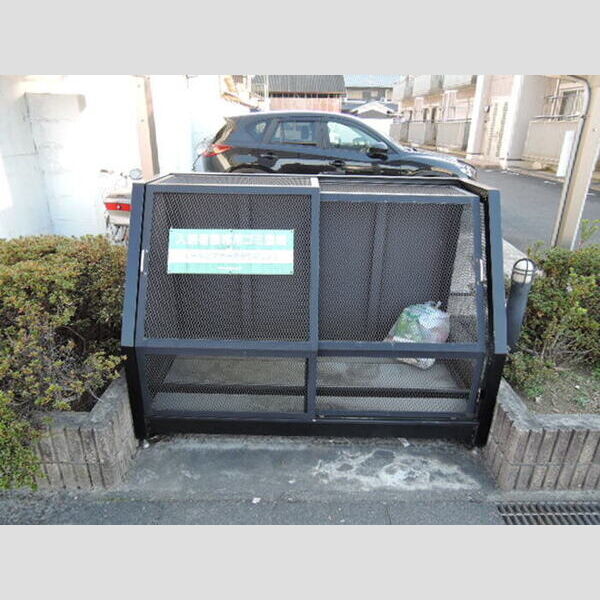 現地周辺 (ゴミ置き場)