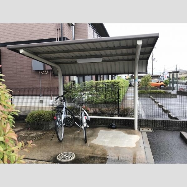 現地周辺 (駐輪場)