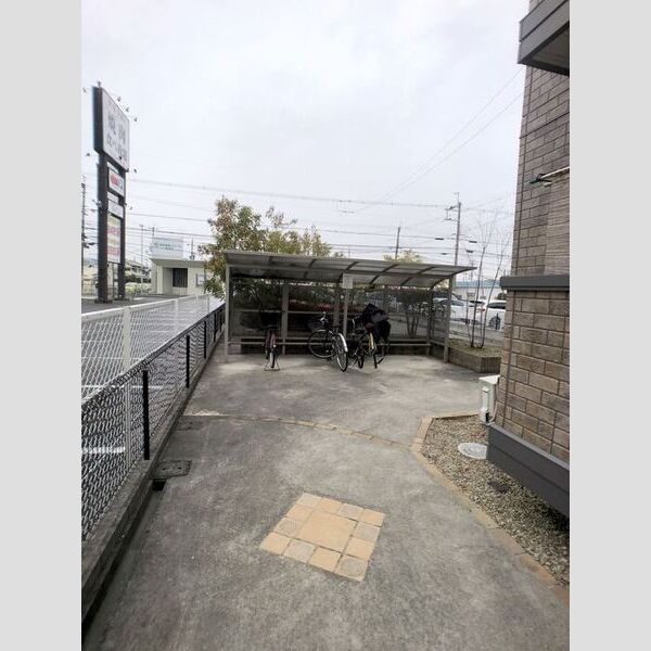 現地周辺 (駐輪場)