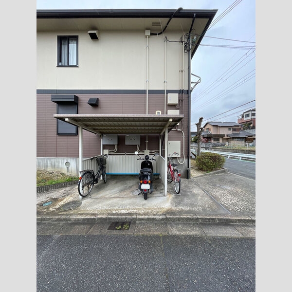 現地周辺 (駐輪場)