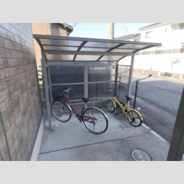現地周辺 (駐輪場)