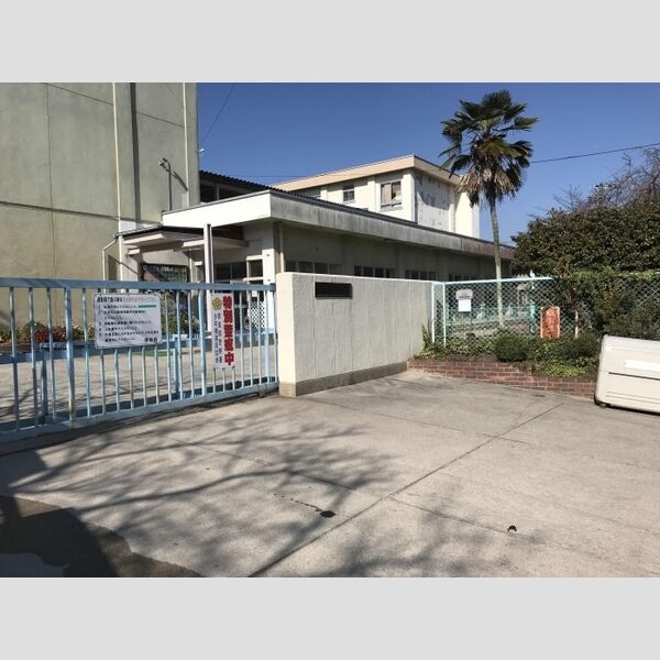 現地周辺 (小学校)