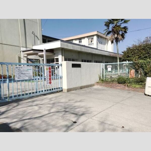 現地周辺 (小学校)