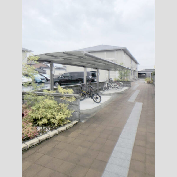 現地周辺 (駐輪場)