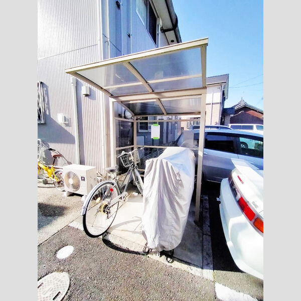 現地周辺 (駐輪場)