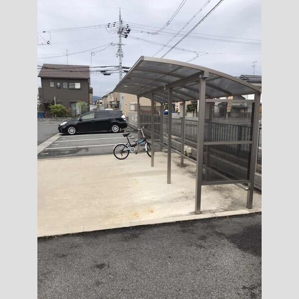 現地周辺 (駐輪場)