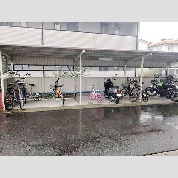 現地周辺 (駐輪場)