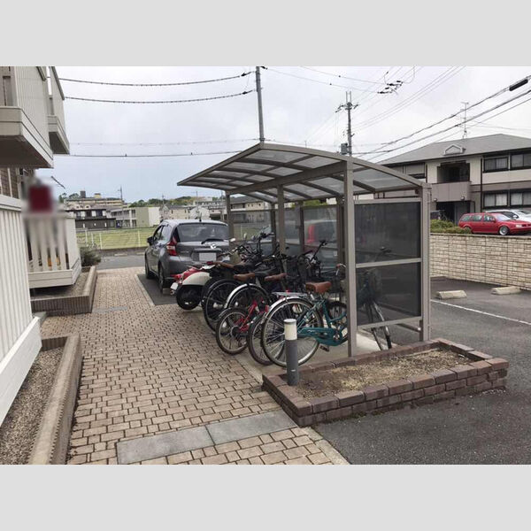 現地周辺 (駐輪場)