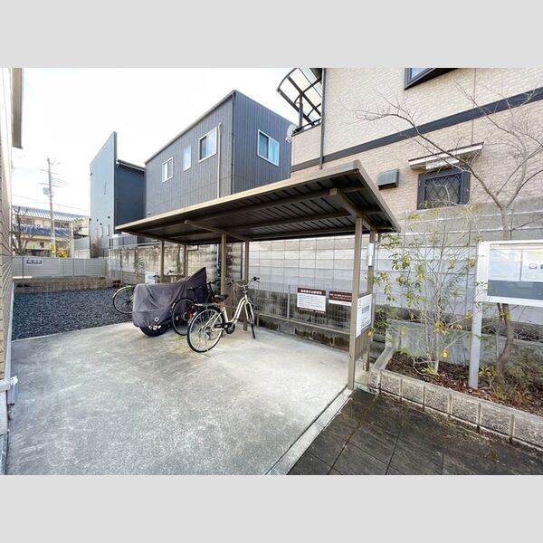 現地周辺 (駐輪場)