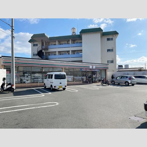 現地周辺 (セブンイレブン)