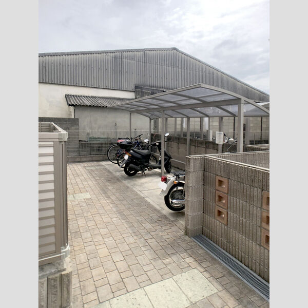 現地周辺 (駐輪場)