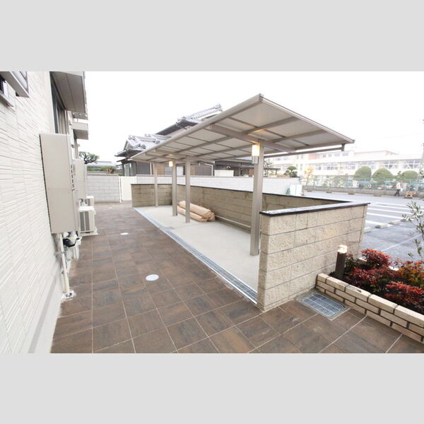 現地周辺 (駐輪場)