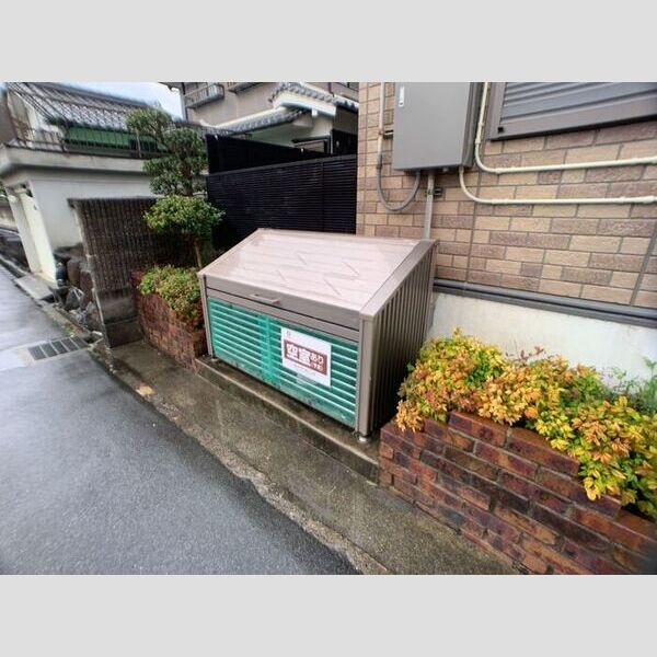 現地周辺 (ごみ置き場)