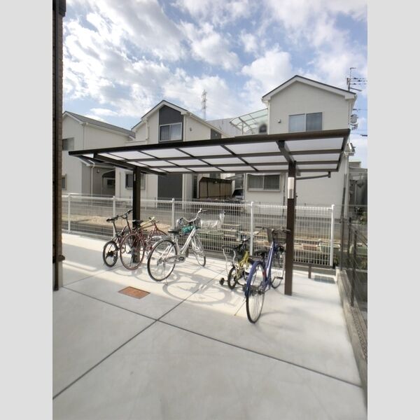 現地周辺 (駐輪場)