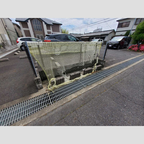 現地周辺 (ゴミ置き場)