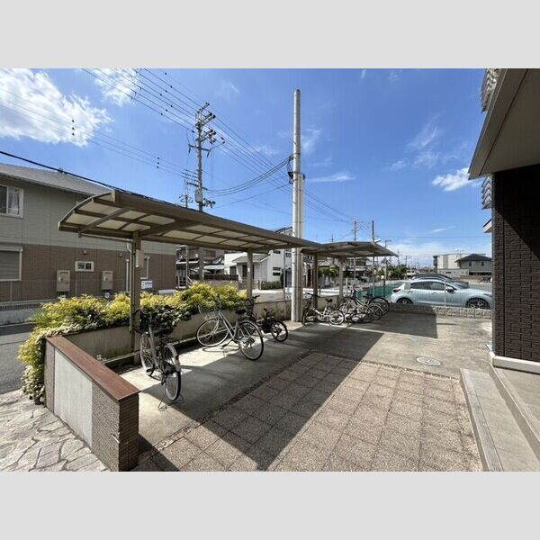 現地周辺 (駐輪場)