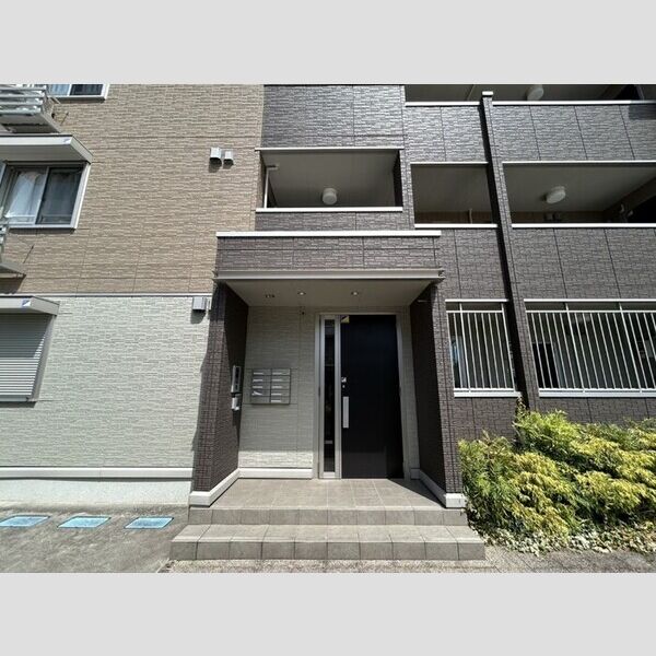 エントランス (エントランス)