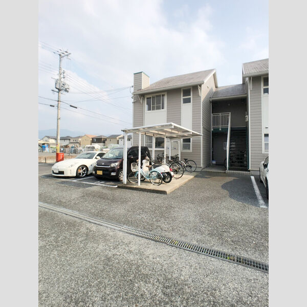 現地周辺 (駐輪場)