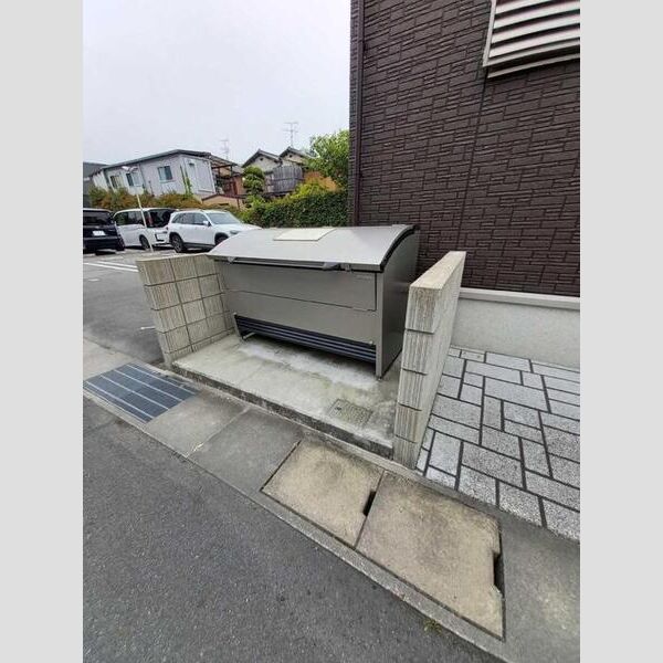 現地周辺 (ゴミ置き場)