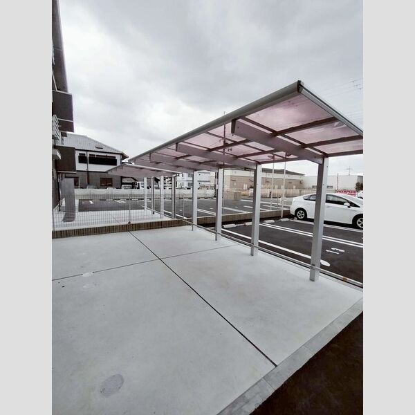 現地周辺 (駐輪場)