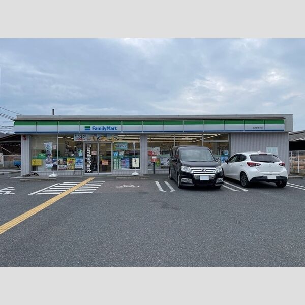 現地周辺 (ファミリーマート)