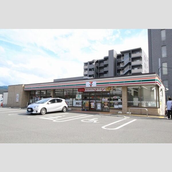 現地周辺 (セブンイレブン橿原神宮前駅東店(700m))