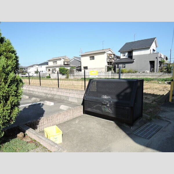 現地周辺 (ゴミ置き場)
