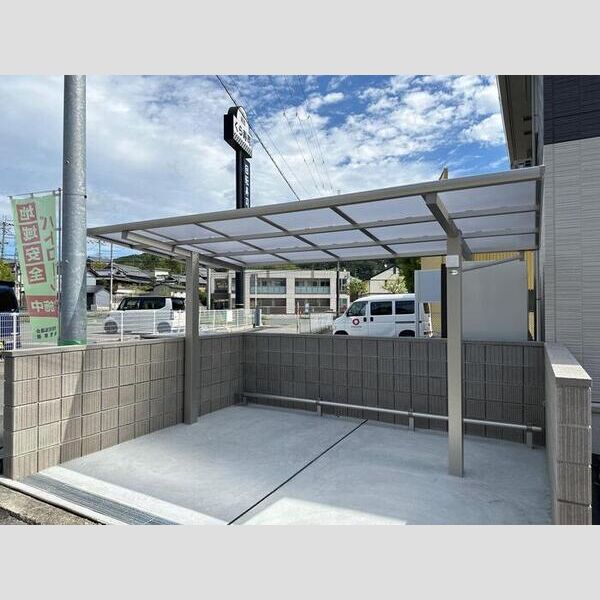 現地周辺 (駐輪場)