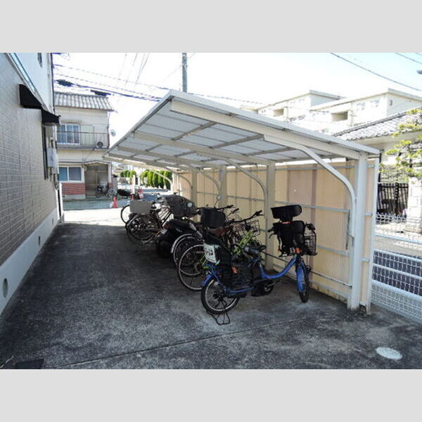 現地周辺 (駐輪場)