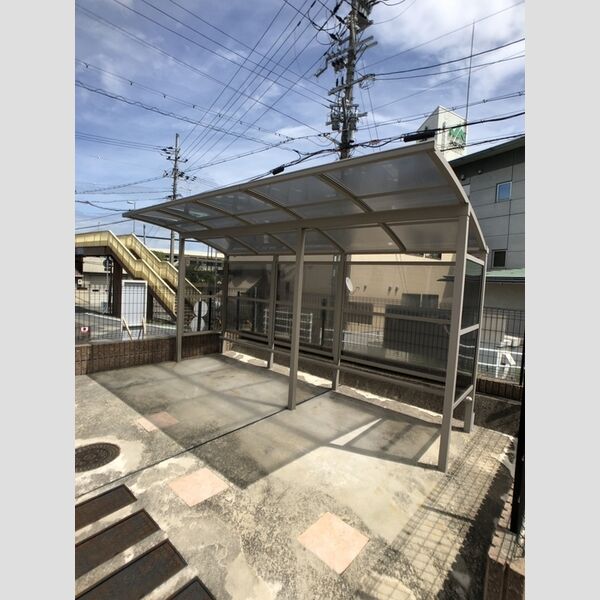 現地周辺 (駐輪場)