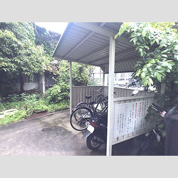 現地周辺 (駐輪場)
