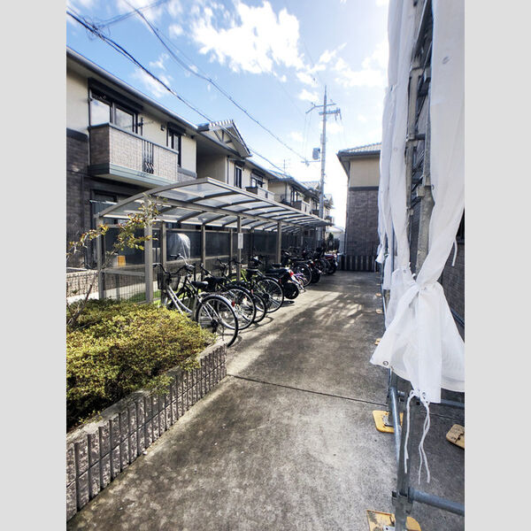 現地周辺 (駐輪場)