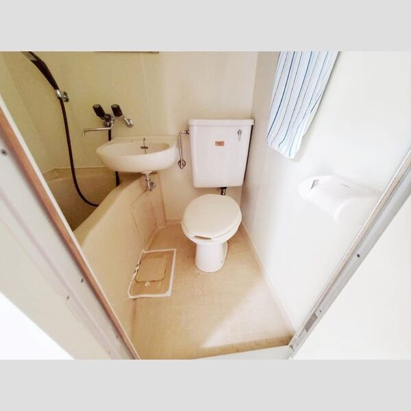 トイレ (トイレ)