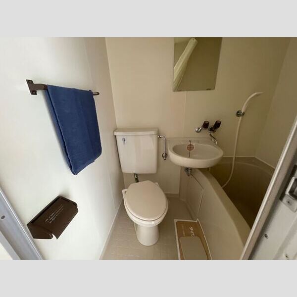 トイレ (トイレ)