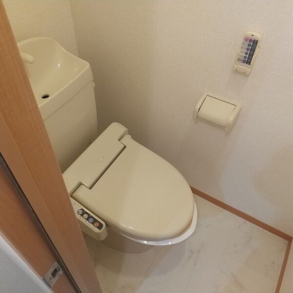 トイレ (温水洗浄暖房便座)