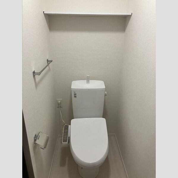 トイレ (トイレ)