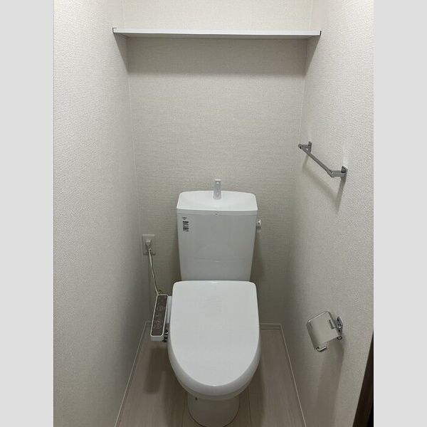 トイレ (トイレ)