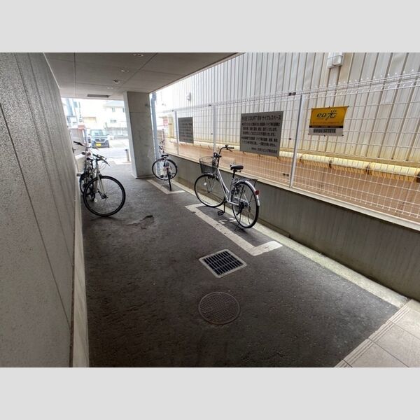 現地周辺 (駐輪場)