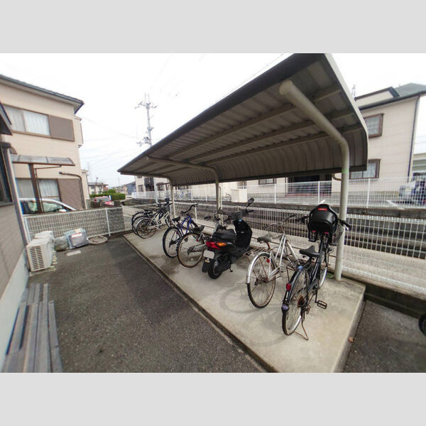 現地周辺 (駐輪場)