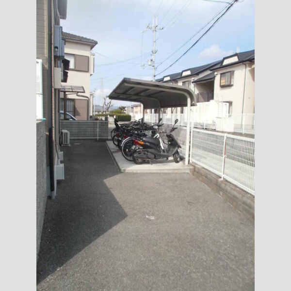 現地周辺 (駐輪場)