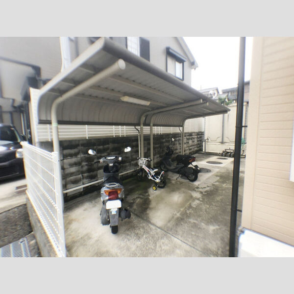 現地周辺 (駐輪場)