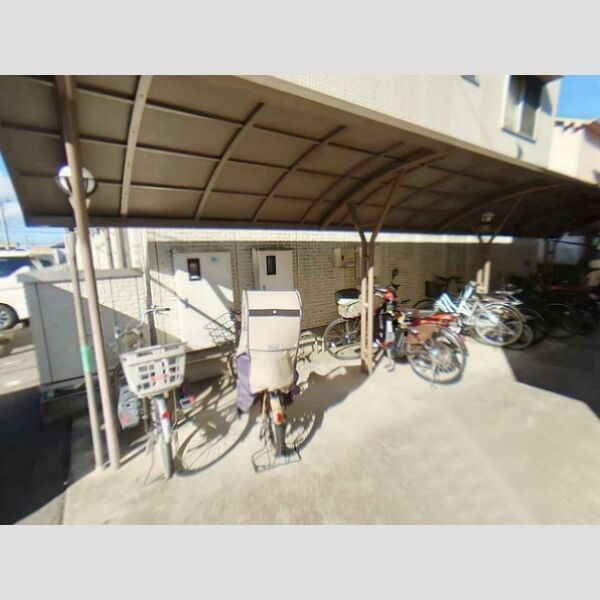 現地周辺 (駐輪場)