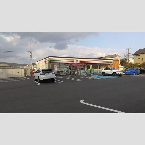 現地周辺 (セブンイレブン和歌山四ヶ郷店(212m))