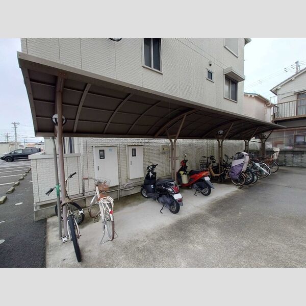 現地周辺 (駐輪場)