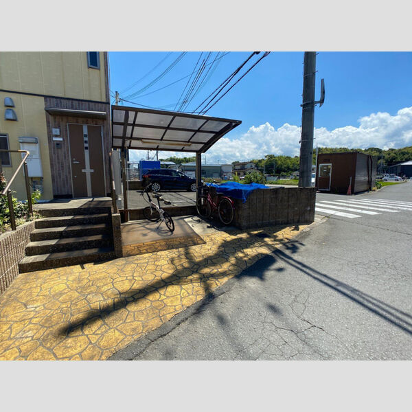 現地周辺 (駐輪場)