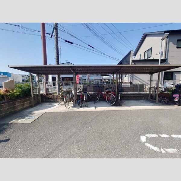 現地周辺 (駐輪場)