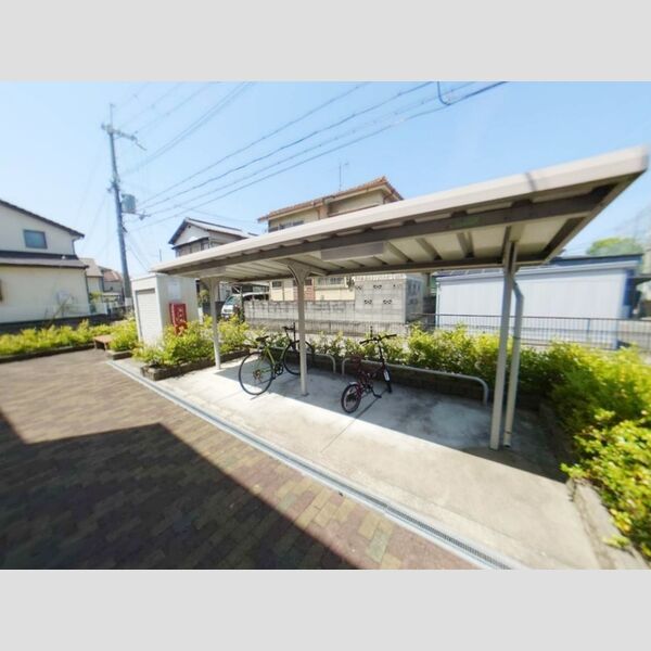 現地周辺 (駐輪場)