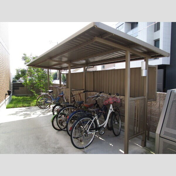 現地周辺 (駐輪場)