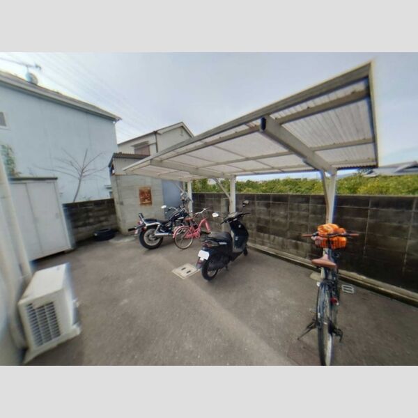 現地周辺 (駐輪場)